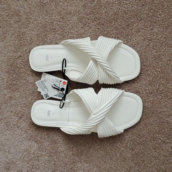 Zara* Flat Sandals Pleated White - Picture 4 of 5